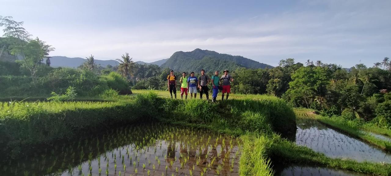 Esa Di Kubu Homestay Singaraja Buitenkant foto