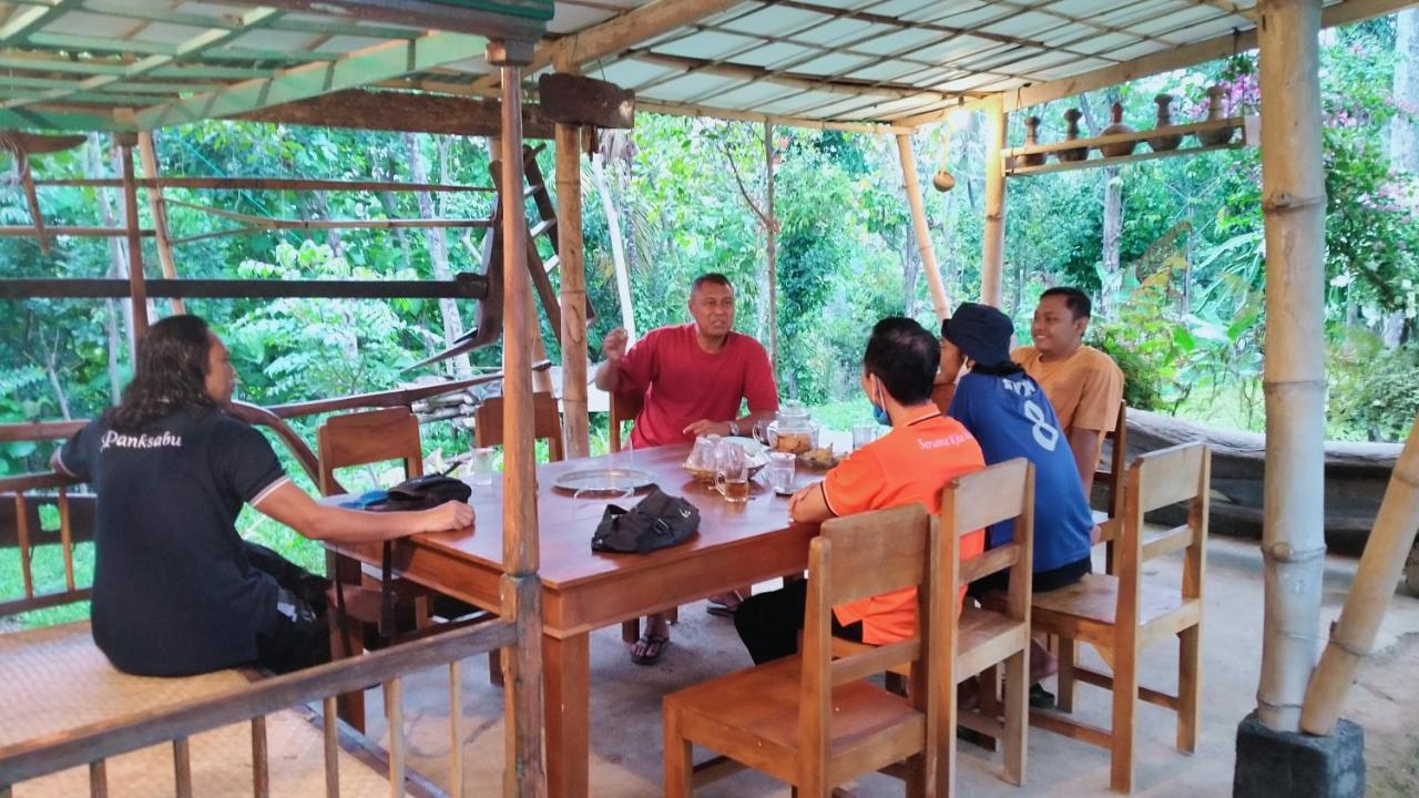 Esa Di Kubu Homestay Singaraja Buitenkant foto