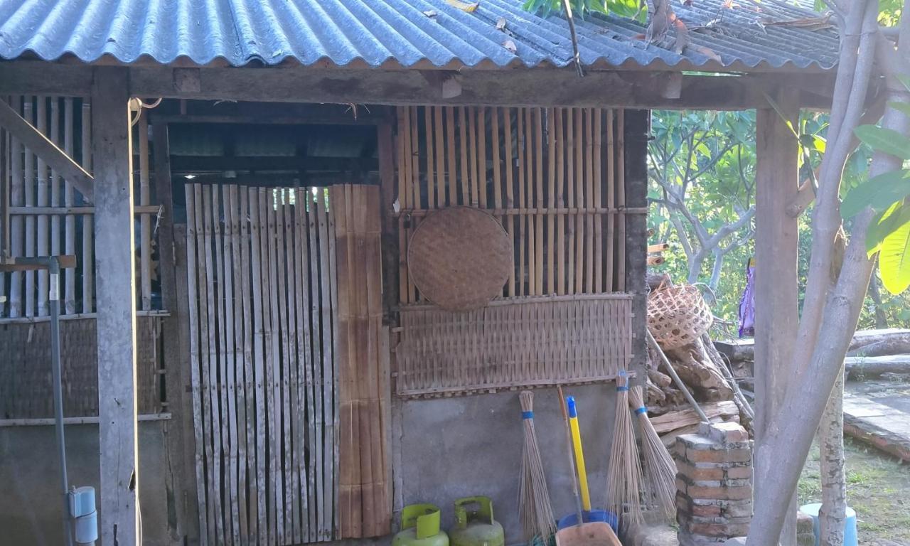 Esa Di Kubu Homestay Singaraja Buitenkant foto