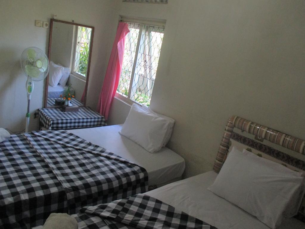 Esa Di Kubu Homestay Singaraja Buitenkant foto