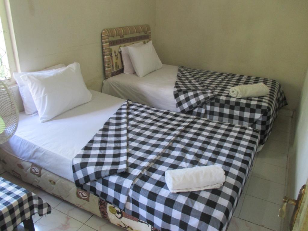Esa Di Kubu Homestay Singaraja Buitenkant foto