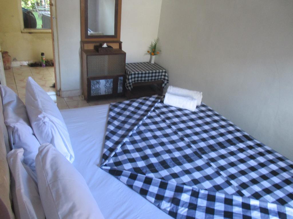 Esa Di Kubu Homestay Singaraja Buitenkant foto