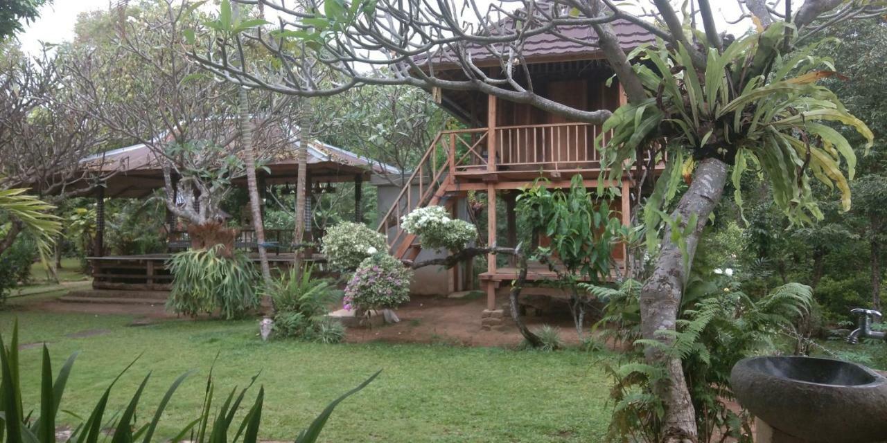 Esa Di Kubu Homestay Singaraja Buitenkant foto