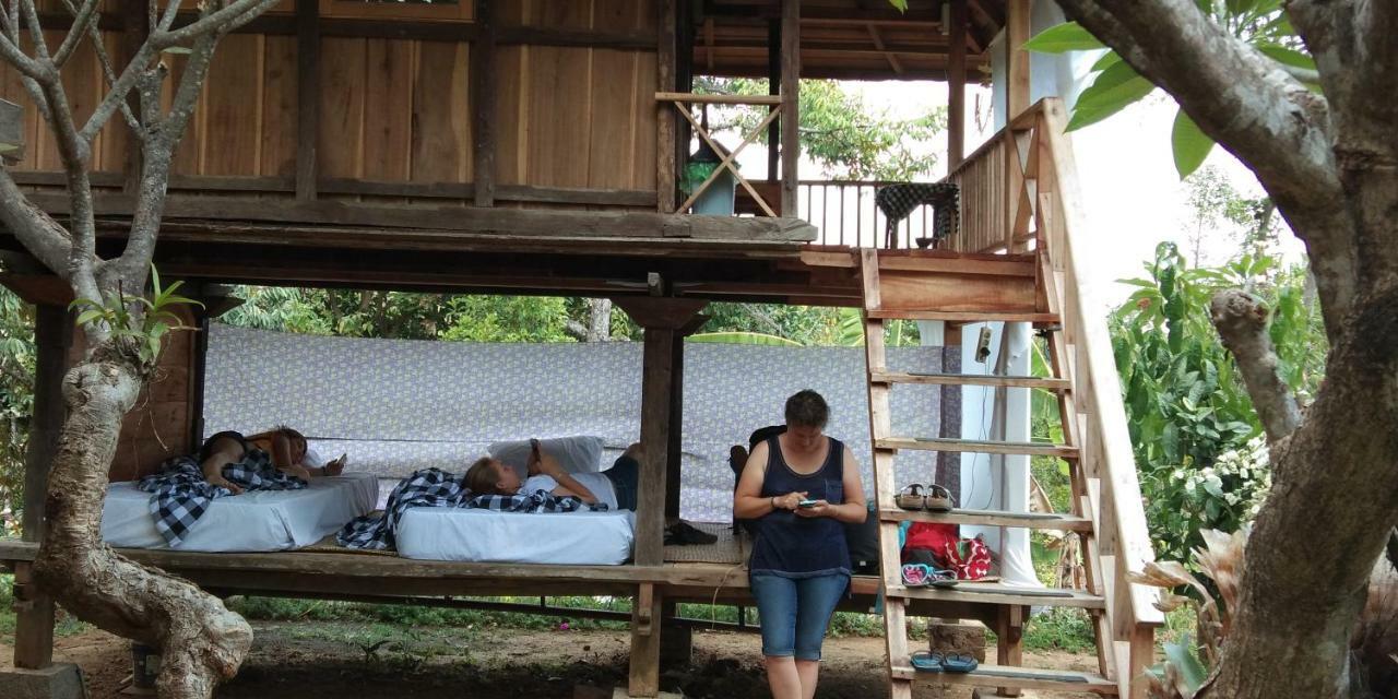 Esa Di Kubu Homestay Singaraja Buitenkant foto