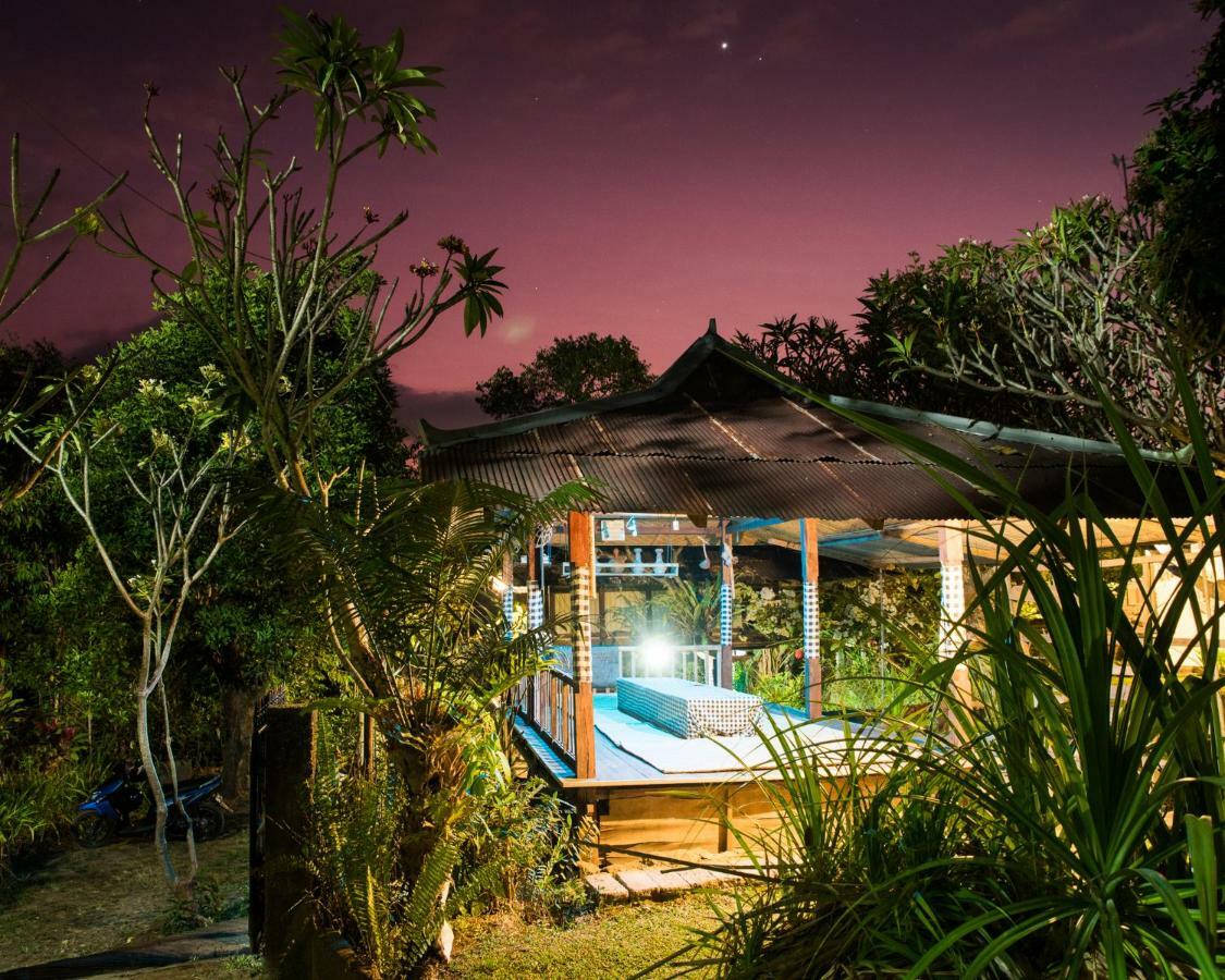 Esa Di Kubu Homestay Singaraja Buitenkant foto