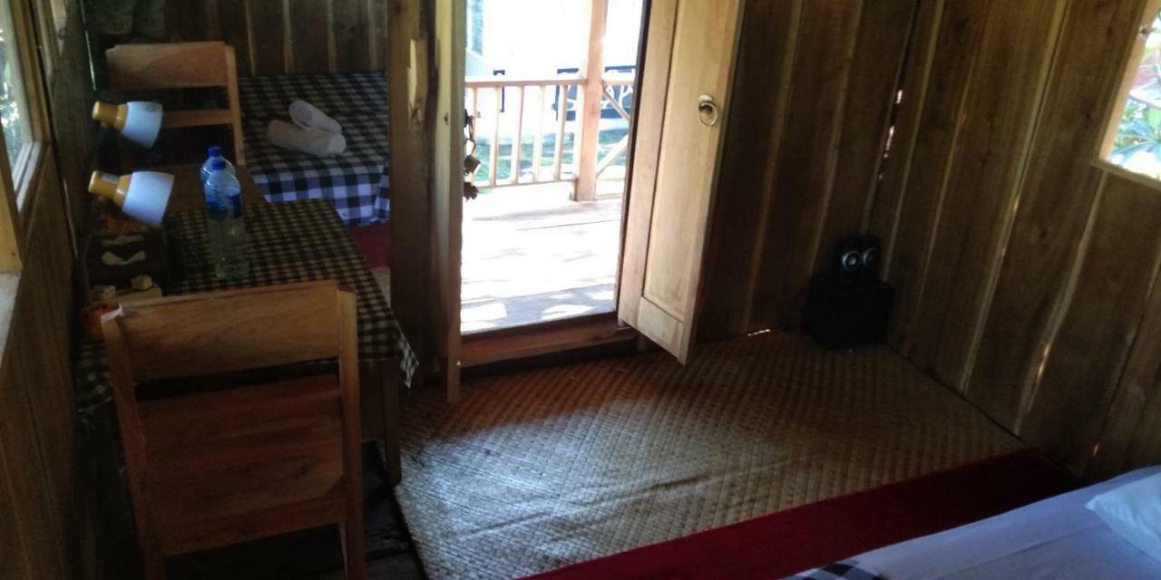 Esa Di Kubu Homestay Singaraja Buitenkant foto