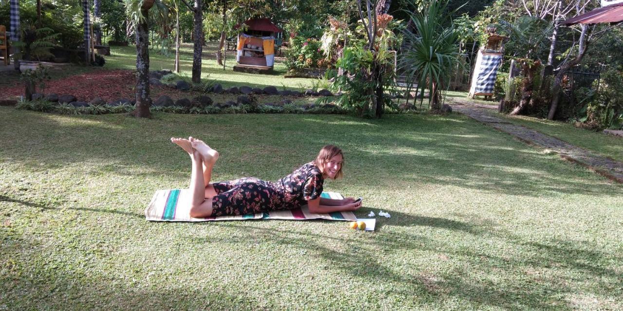 Esa Di Kubu Homestay Singaraja Buitenkant foto